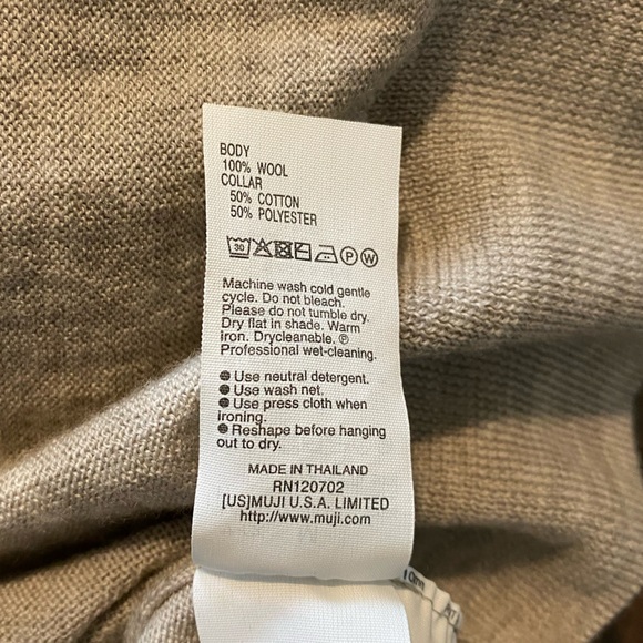Muji 100% wool light knit - Picture 4 of 8